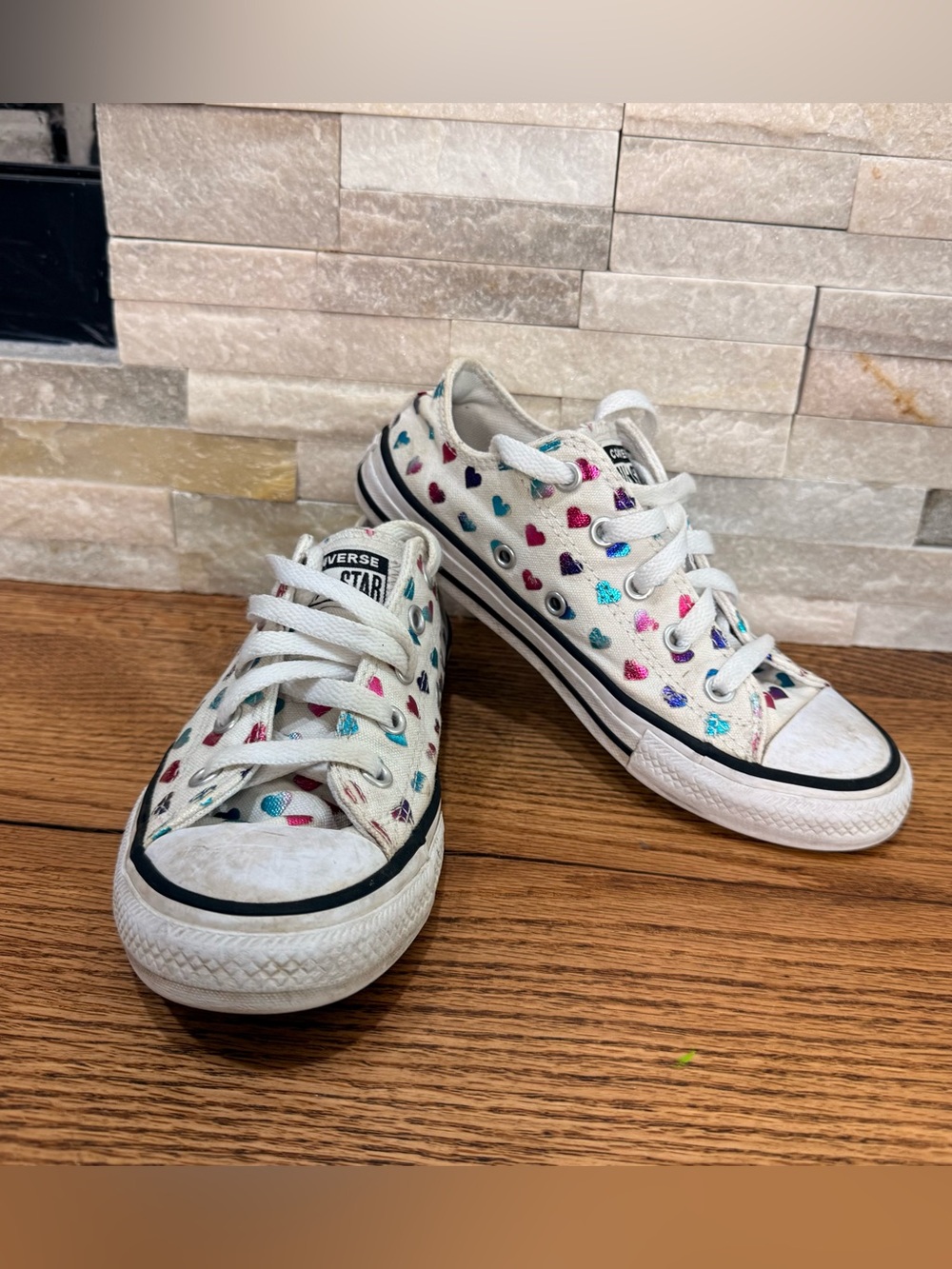 Converse All Star Girls low top sneakers All-Star foil hearts size 1Y